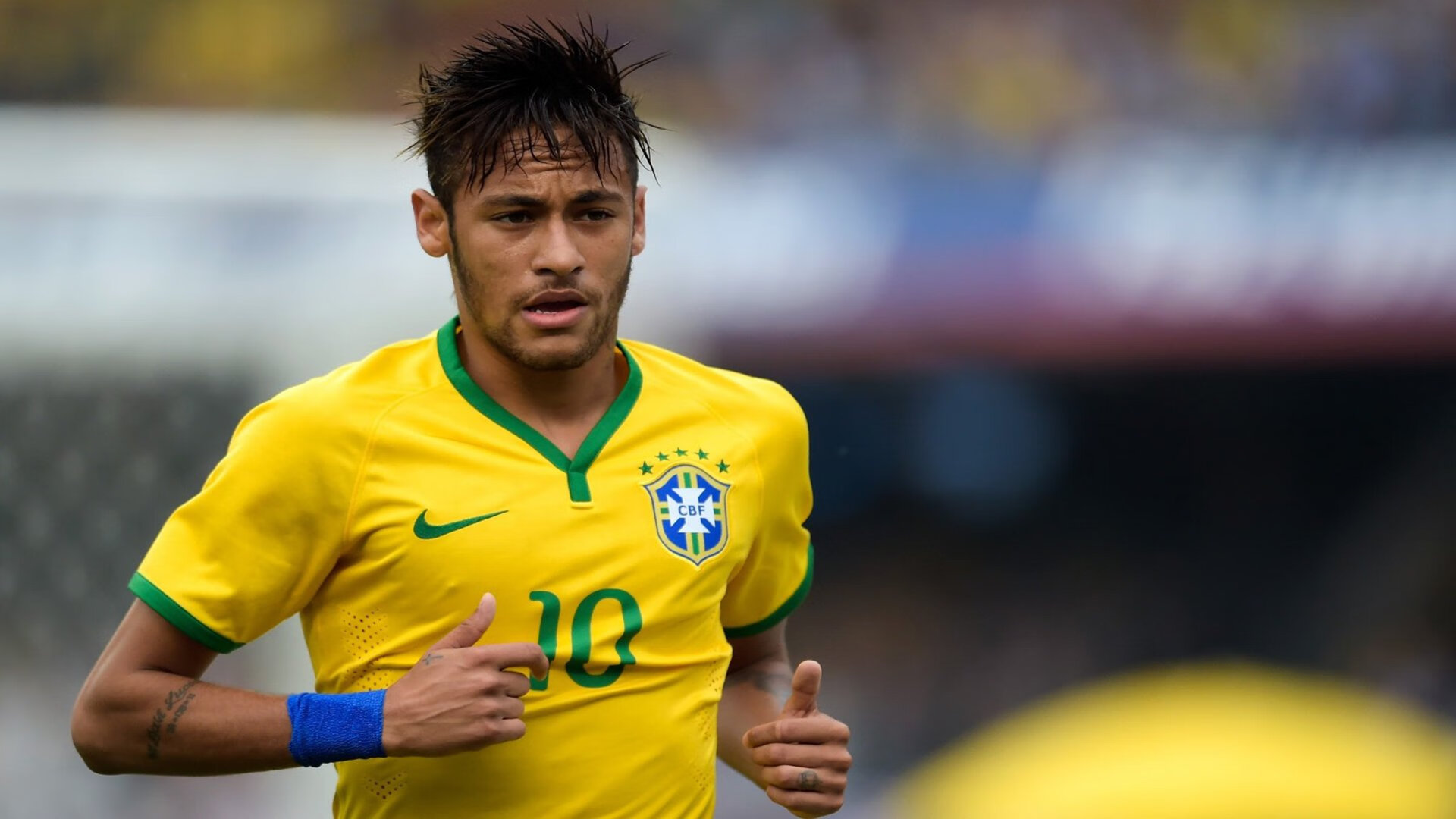 福登在对阵强队时的表现赢得外界更多信赖与期待，福登踢什么位置